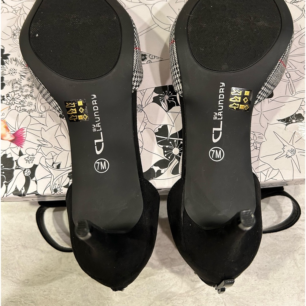 Shoes - Picture 3 of 4